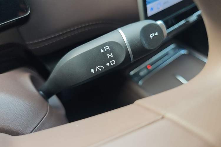 Used Wuling Xingguang 560 New Energy 2026 Model, Plug-in Hybrid, 125 km, Luxury Version Gear Lever