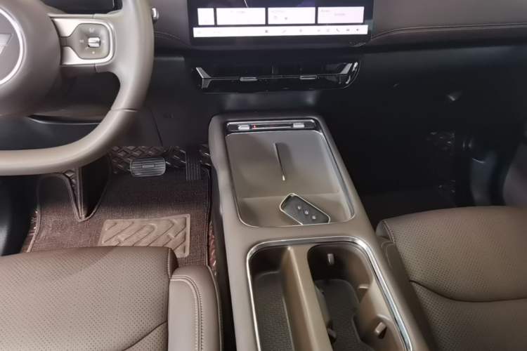 Used Wuling Xingguang 560 New Energy 2026 Model, Plug-in Hybrid, 125 km, Luxury Version Gear Lever