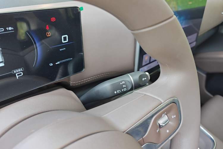 Used Wuling Xingguang 560 New Energy 2026 Model, Plug-in Hybrid, 125 km, Luxury Version Gear Lever