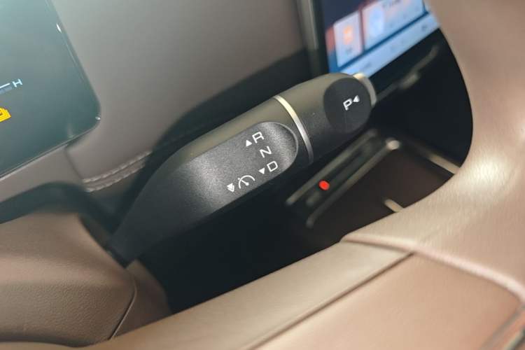 Used Wuling Xingguang 560 New Energy 2026 Model, Plug-in Hybrid, 125 km, Luxury Version Gear Lever