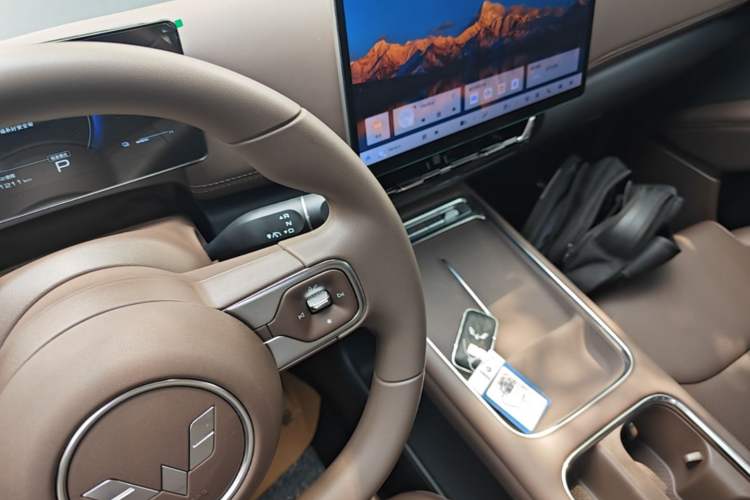 Used Wuling Xingguang 560 New Energy 2026 Model, Plug-in Hybrid, 125 km, Luxury Version Gear Lever