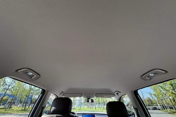 Used Wuling Xingguang 560 New Energy 2026 Model, Plug-in Hybrid, 125 km, Luxury Version Headliner