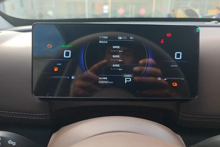 Used Wuling Xingguang 560 New Energy 2026 Model, Plug-in Hybrid, 125 km, Luxury Version Instrument Cluster