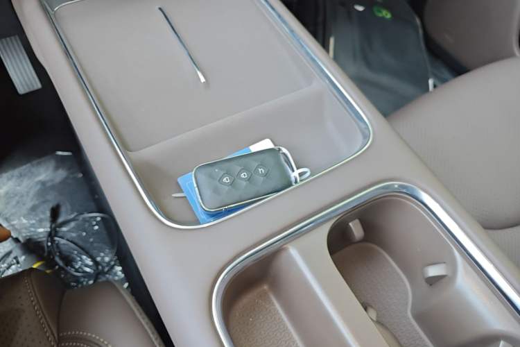 Used Wuling Xingguang 560 New Energy 2026 Model, Plug-in Hybrid, 125 km, Luxury Version Interior 1