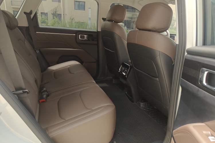 Used Wuling Xingguang 560 New Energy 2026 Model, Plug-in Hybrid, 125 km, Luxury Version Interior 2