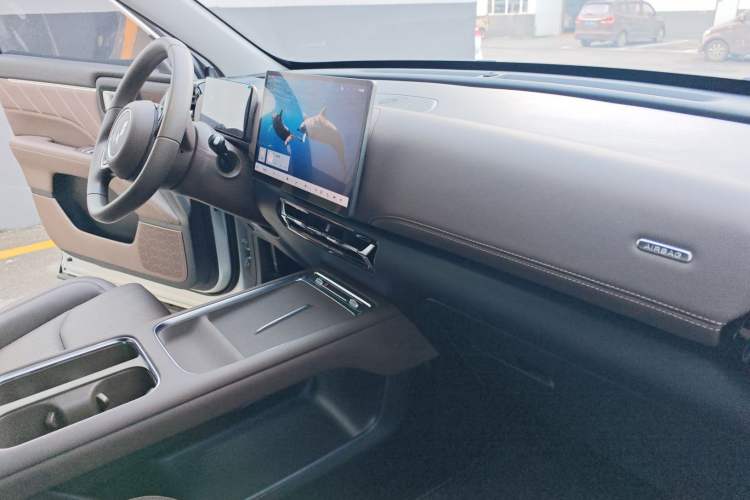 Used Wuling Xingguang 560 New Energy 2026 Model, Plug-in Hybrid, 125 km, Luxury Version Interior 3