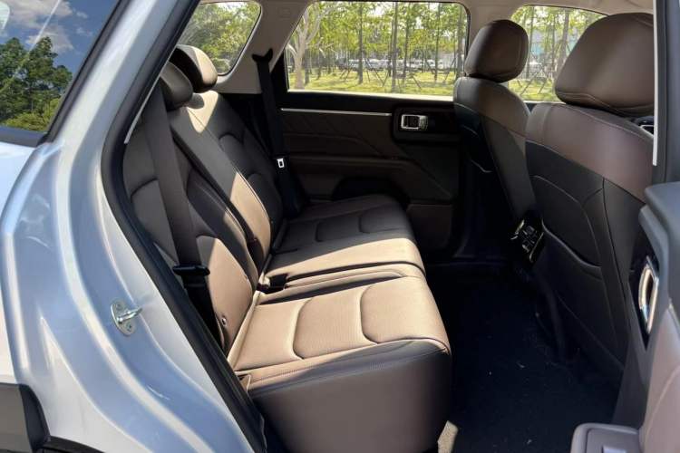 Used Wuling Xingguang 560 New Energy 2026 Model, Plug-in Hybrid, 125 km, Luxury Version Interior 3