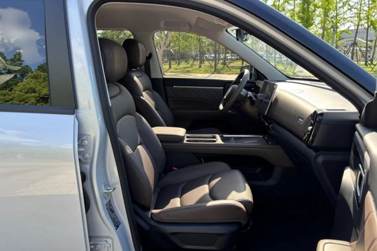 Used Wuling Xingguang 560 New Energy 2026 Model, Plug-in Hybrid, 125 km, Luxury Version Interior 7