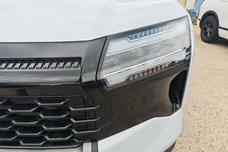 Used Wuling Xingguang 560 New Energy 2026 Model, Plug-in Hybrid, 125 km, Luxury Version Left Front Headlight
