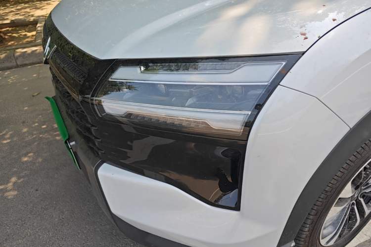 Used Wuling Xingguang 560 New Energy 2026 Model, Plug-in Hybrid, 125 km, Luxury Version Left Front Headlight