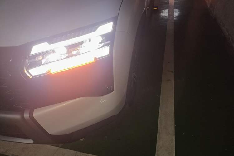 Used Wuling Xingguang 560 New Energy 2026 Model, Plug-in Hybrid, 125 km, Luxury Version Left Front Headlight
