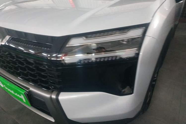 Used Wuling Xingguang 560 New Energy 2026 Model, Plug-in Hybrid, 125 km, Luxury Version Left Front Headlight