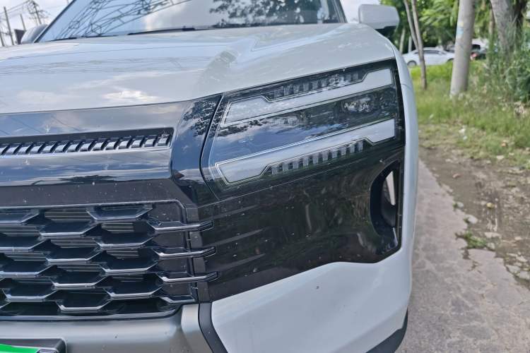 Used Wuling Xingguang 560 New Energy 2026 Model, Plug-in Hybrid, 125 km, Luxury Version Left Front Headlight