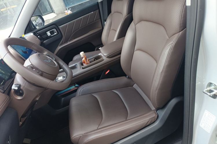 Used Wuling Xingguang 560 New Energy 2026 Model, Plug-in Hybrid, 125 km, Luxury Version Left Front Seat