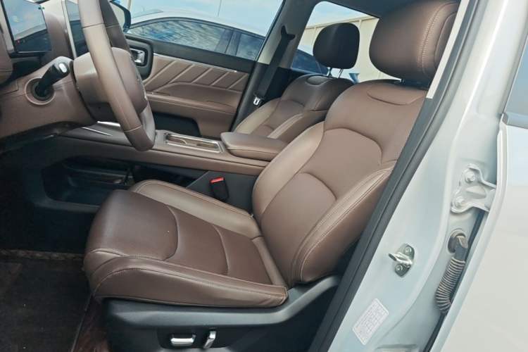 Used Wuling Xingguang 560 New Energy 2026 Model, Plug-in Hybrid, 125 km, Luxury Version Left Front Seat