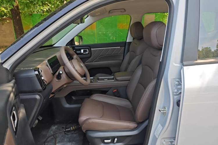 Used Wuling Xingguang 560 New Energy 2026 Model, Plug-in Hybrid, 125 km, Luxury Version Left Front Seat