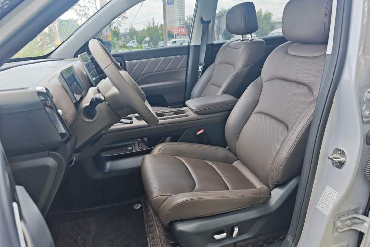 Used Wuling Xingguang 560 New Energy 2026 Model, Plug-in Hybrid, 125 km, Luxury Version Left Front Seat