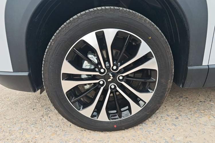 Used Wuling Xingguang 560 New Energy 2026 Model, Plug-in Hybrid, 125 km, Luxury Version Left Front Wheel Hub