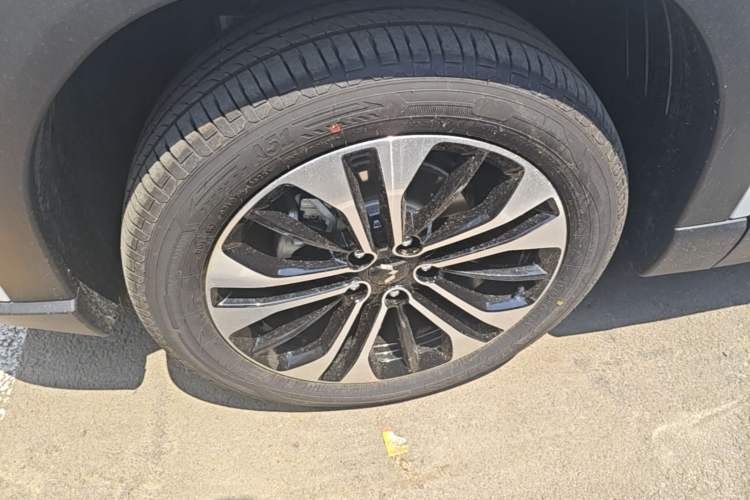 Used Wuling Xingguang 560 New Energy 2026 Model, Plug-in Hybrid, 125 km, Luxury Version Left Front Wheel Hub