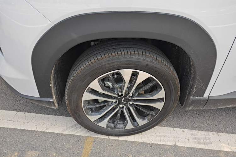 Used Wuling Xingguang 560 New Energy 2026 Model, Plug-in Hybrid, 125 km, Luxury Version Left Front Wheel Hub