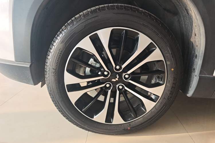 Used Wuling Xingguang 560 New Energy 2026 Model, Plug-in Hybrid, 125 km, Luxury Version Left Front Wheel Hub