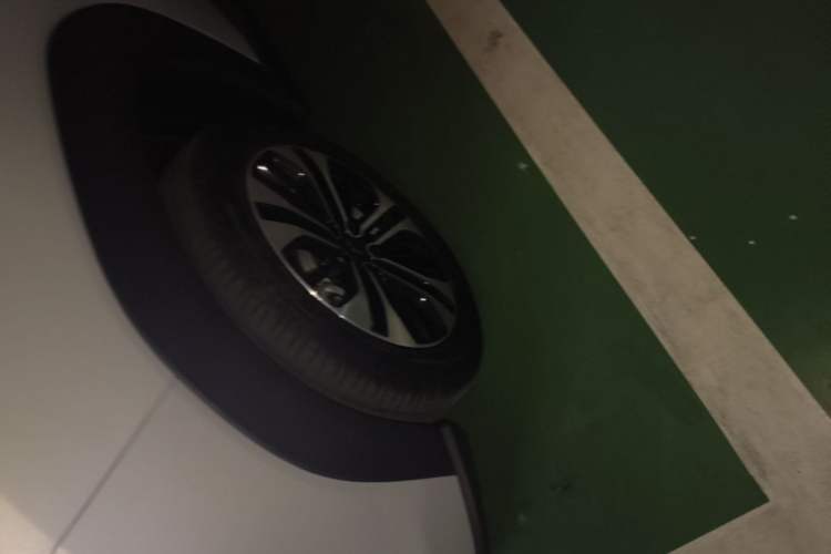 Used Wuling Xingguang 560 New Energy 2026 Model, Plug-in Hybrid, 125 km, Luxury Version Left Front Wheel Hub