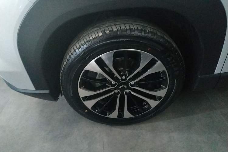 Used Wuling Xingguang 560 New Energy 2026 Model, Plug-in Hybrid, 125 km, Luxury Version Left Front Wheel Hub
