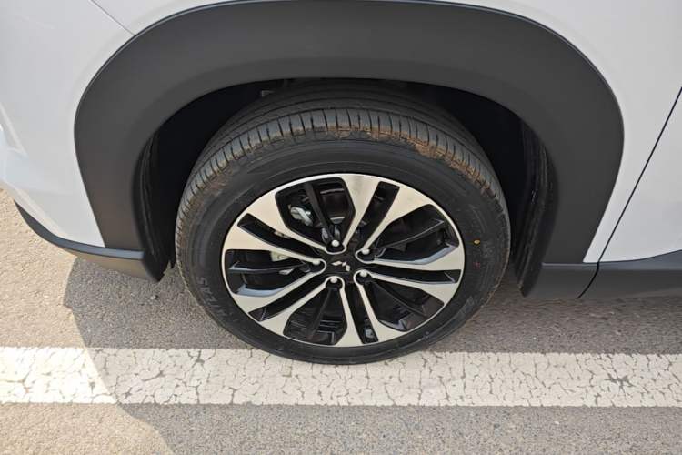 Used Wuling Xingguang 560 New Energy 2026 Model, Plug-in Hybrid, 125 km, Luxury Version Left Front Wheel Hub