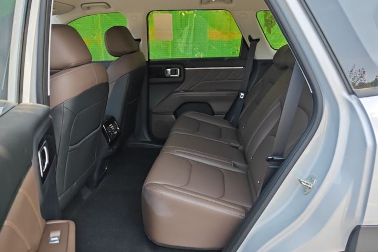 Used Wuling Xingguang 560 New Energy 2026 Model, Plug-in Hybrid, 125 km, Luxury Version Left Rear Seat