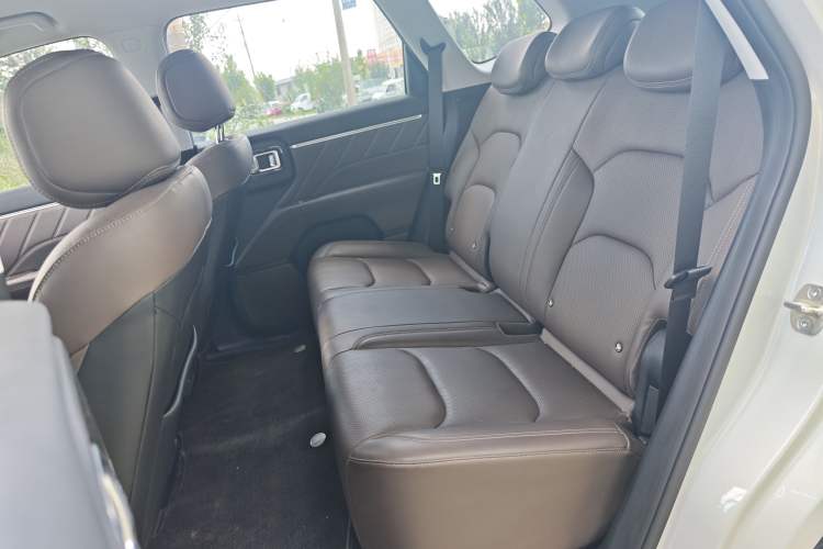 Used Wuling Xingguang 560 New Energy 2026 Model, Plug-in Hybrid, 125 km, Luxury Version Left Rear Seat