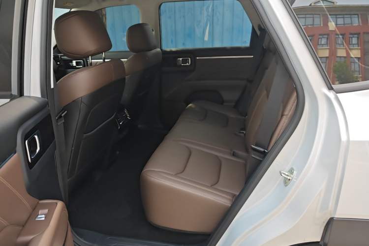 Used Wuling Xingguang 560 New Energy 2026 Model, Plug-in Hybrid, 125 km, Luxury Version Left Rear Seat
