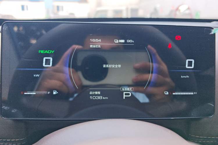 Used Wuling Xingguang 560 New Energy 2026 Model, Plug-in Hybrid, 125 km, Luxury Version Odometer Close Up