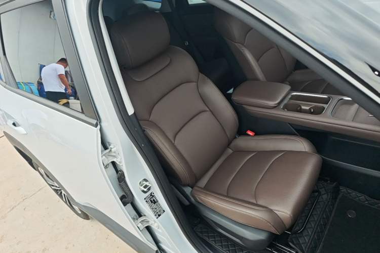 Used Wuling Xingguang 560 New Energy 2026 Model, Plug-in Hybrid, 125 km, Luxury Version Right Front Seat