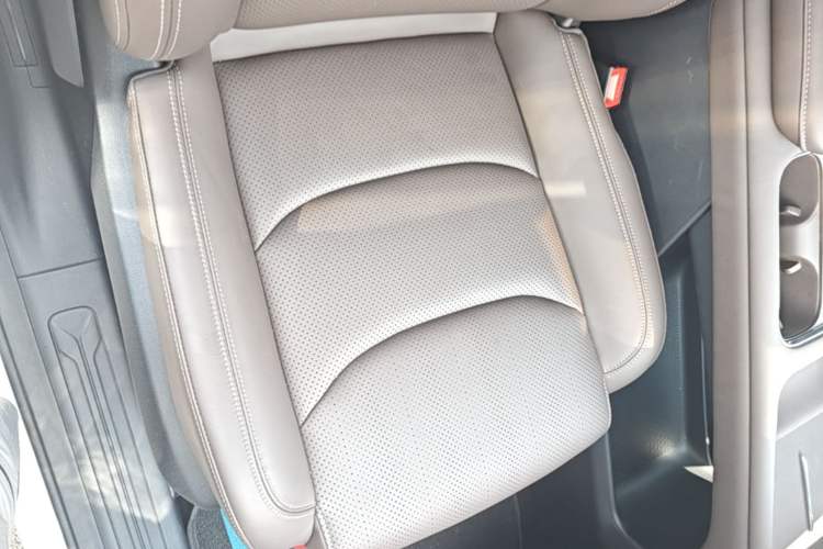 Used Wuling Xingguang 560 New Energy 2026 Model, Plug-in Hybrid, 125 km, Luxury Version Right Front Seat
