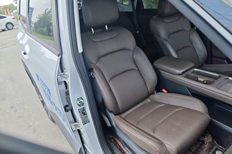 Used Wuling Xingguang 560 New Energy 2026 Model, Plug-in Hybrid, 125 km, Luxury Version Right Front Seat