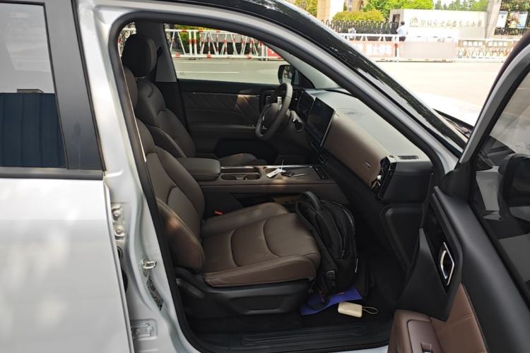 Used Wuling Xingguang 560 New Energy 2026 Model, Plug-in Hybrid, 125 km, Luxury Version Right Front Seat