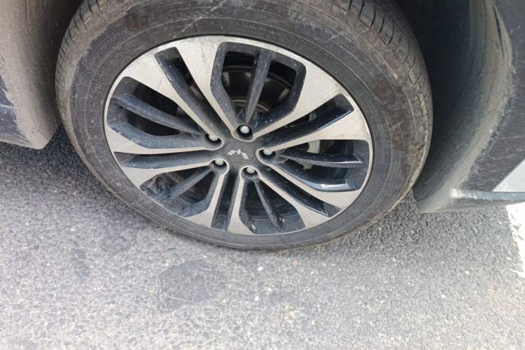 Used Wuling Xingguang 560 New Energy 2026 Model, Plug-in Hybrid, 125 km, Luxury Version Right Front Wheel Hub