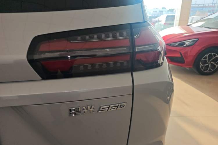Used Wuling Xingguang 560 New Energy 2026 Model, Plug-in Hybrid, 125 km, Luxury Version Right Rear Taillight