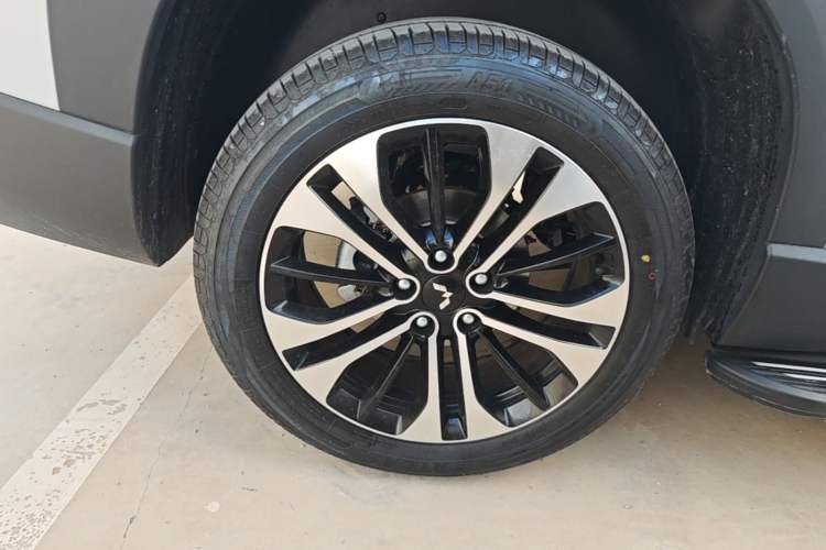 Used Wuling Xingguang 560 New Energy 2026 Model, Plug-in Hybrid, 125 km, Luxury Version Right Rear Wheel Hub