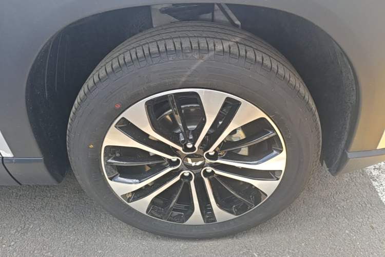 Used Wuling Xingguang 560 New Energy 2026 Model, Plug-in Hybrid, 125 km, Luxury Version Right Rear Wheel Hub