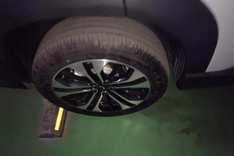 Used Wuling Xingguang 560 New Energy 2026 Model, Plug-in Hybrid, 125 km, Luxury Version Right Rear Wheel Hub