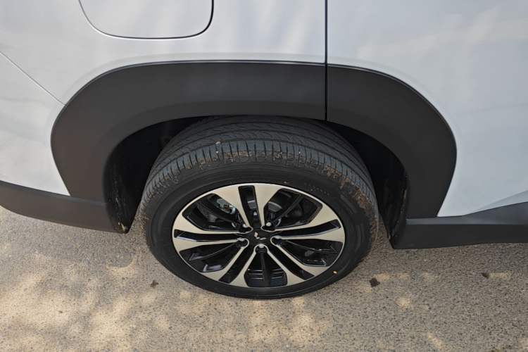 Used Wuling Xingguang 560 New Energy 2026 Model, Plug-in Hybrid, 125 km, Luxury Version Right Rear Wheel Hub