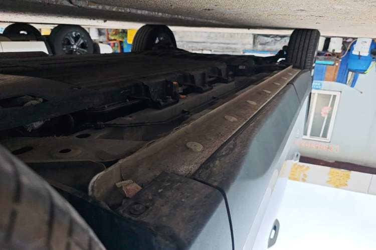 Used Wuling Xingguang 560 New Energy 2026 Model, Plug-in Hybrid, 125 km, Luxury Version Right Side Sill
