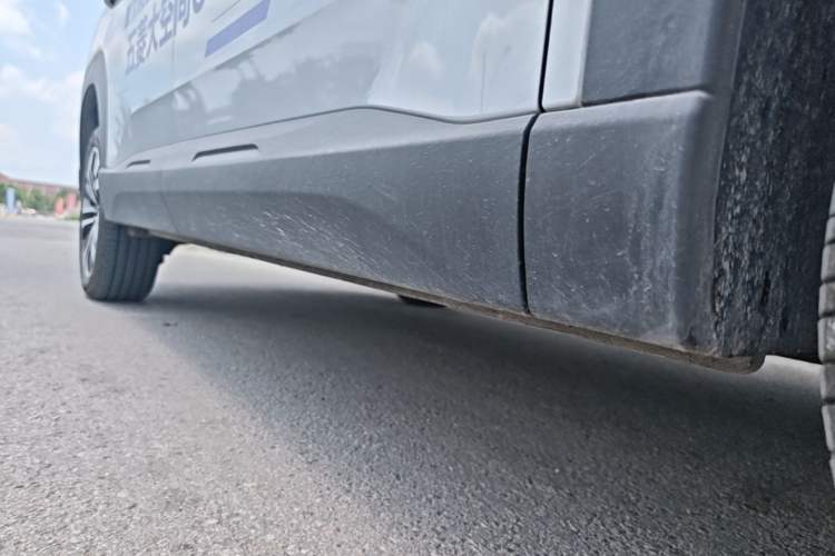 Used Wuling Xingguang 560 New Energy 2026 Model, Plug-in Hybrid, 125 km, Luxury Version Right Side Sill