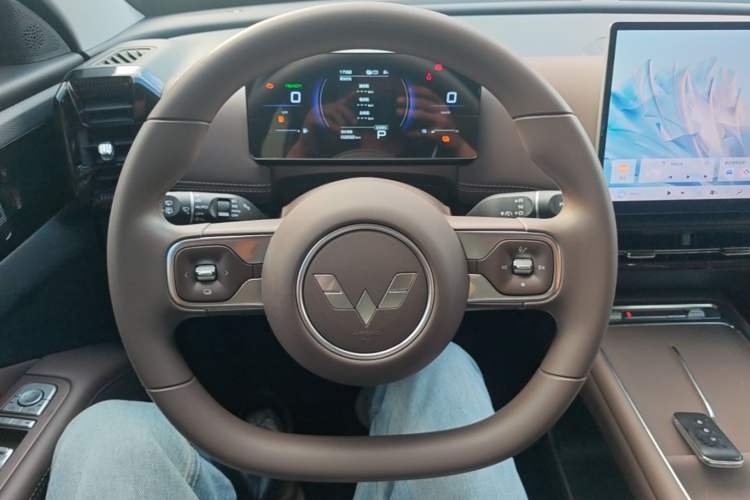 Used Wuling Xingguang 560 New Energy 2026 Model, Plug-in Hybrid, 125 km, Luxury Version Steering Wheel