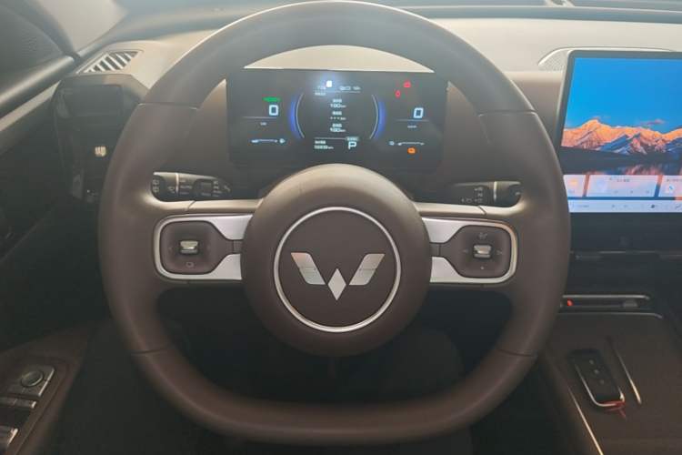 Used Wuling Xingguang 560 New Energy 2026 Model, Plug-in Hybrid, 125 km, Luxury Version Steering Wheel