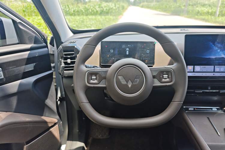 Used Wuling Xingguang 560 New Energy 2026 Model, Plug-in Hybrid, 125 km, Luxury Version Steering Wheel