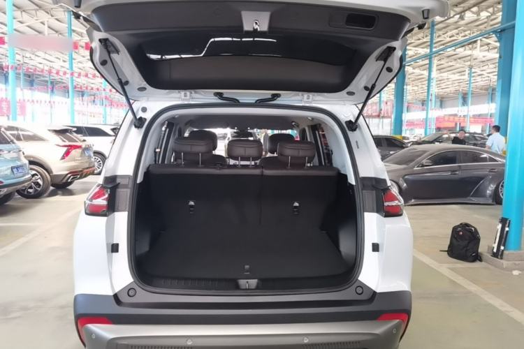 Used Wuling Xingguang 560 New Energy 2026 Model, Plug-in Hybrid, 125 km, Luxury Version Trunk