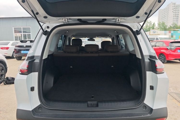 Used Wuling Xingguang 560 New Energy 2026 Model, Plug-in Hybrid, 125 km, Luxury Version Trunk