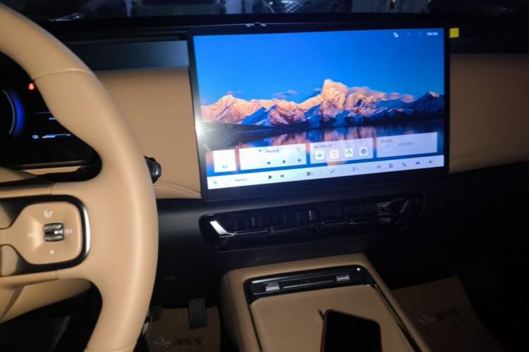 Used Wuling Xingguang 560 New Energy 2026 Model, Plug-in Hybrid, 125 km, Luxury Version Audio And AC Panel